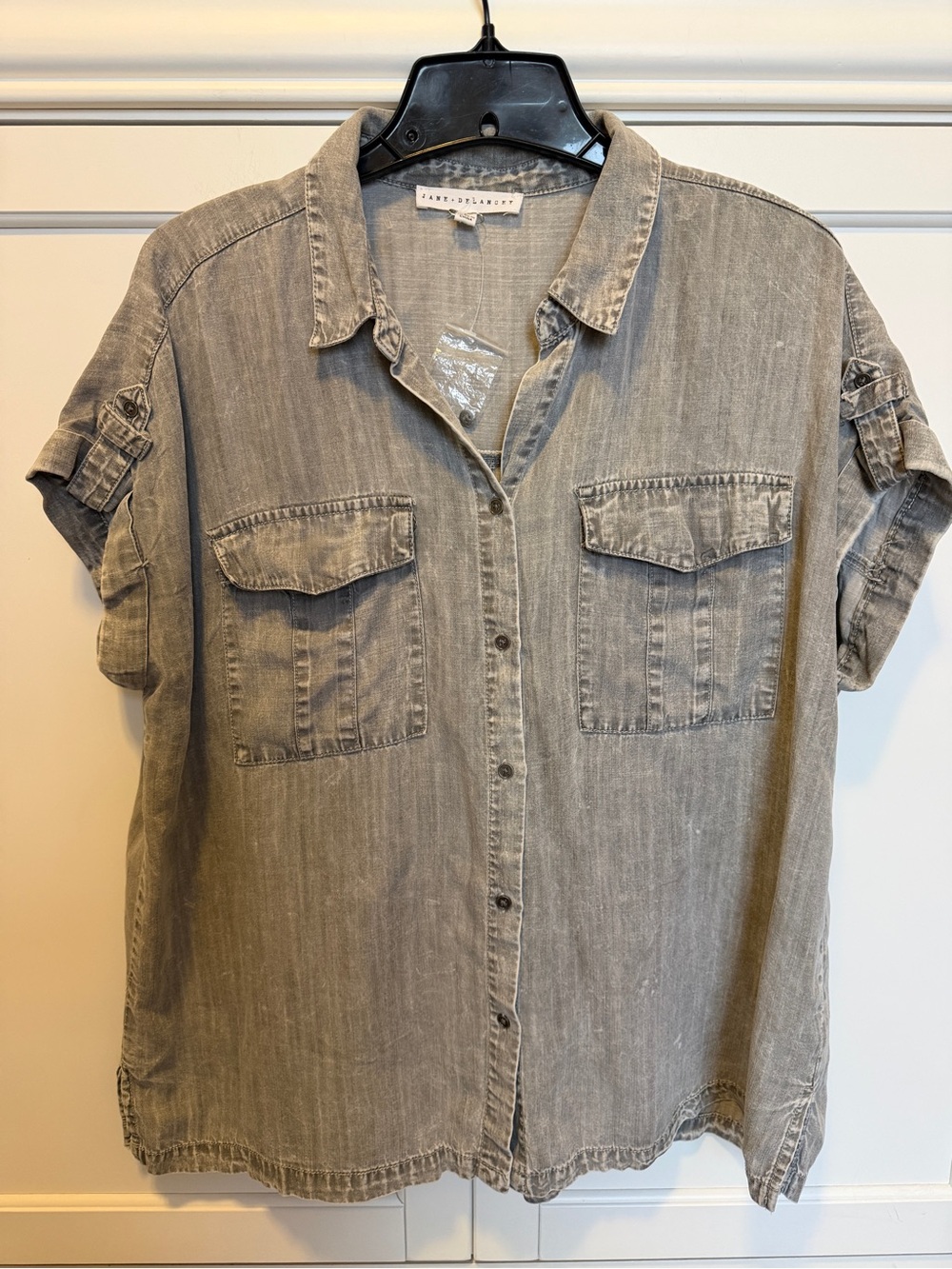 Jane and Delancey Gray Short-Sleeve Button-Front Utility Shirt